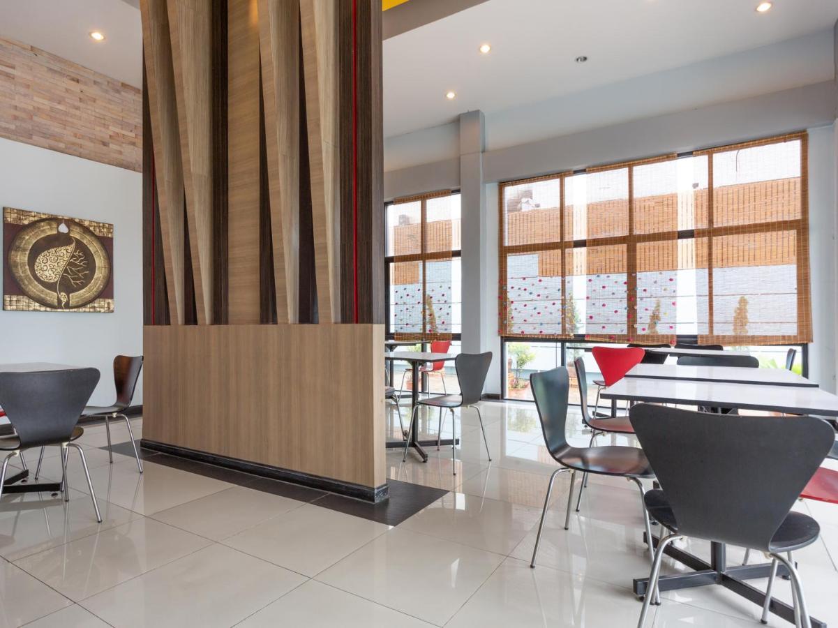 Oyo 1127 Baan Siam Hotel เชียงราย ภายนอก รูปภาพ