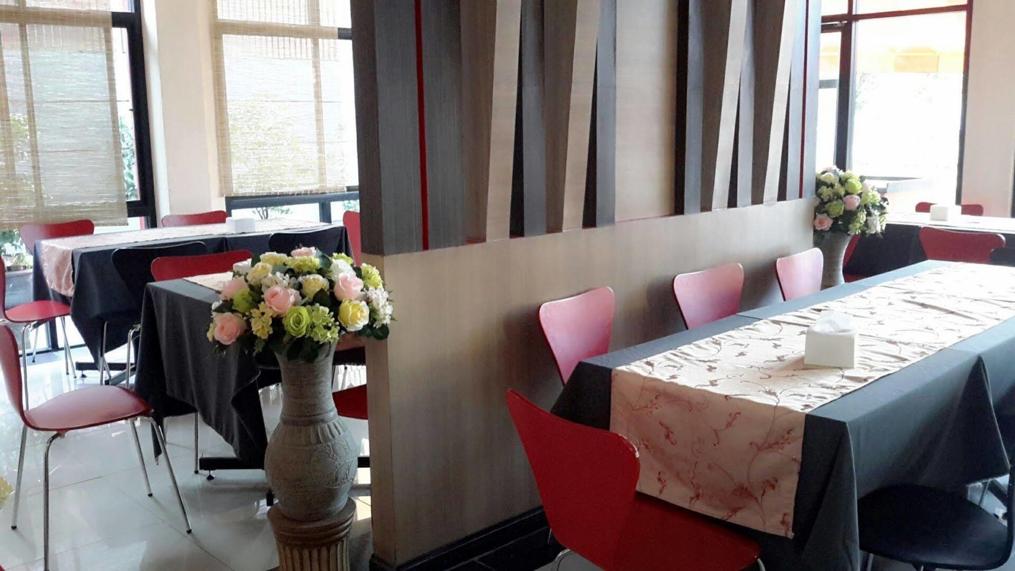 Oyo 1127 Baan Siam Hotel เชียงราย ภายนอก รูปภาพ